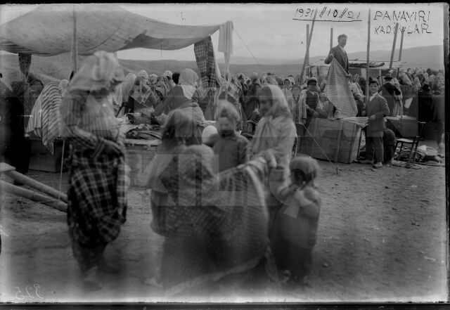 Panayırda satış yapan vatandaşlar,(Boyabat Pıtası(