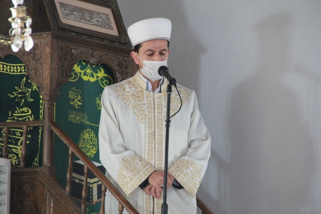 Sinop ve Karadeniz Bölgesi’nin en önemli manevi kişiliğine sahip bir zattır. İstanbul’da Ebû Eyyûb el- Ensârî Hazretleri, Konya’da Mevlana Hazretleri, Ankara’da Hacı Bayram-ı Veli Hazretleri neyse bizim için de Karadeniz ve Sinop için de o öneme sahiptir. Bu önemini öncelikle seyyid olmasından arkasından da şehit olmasından almaktadır” dedi.