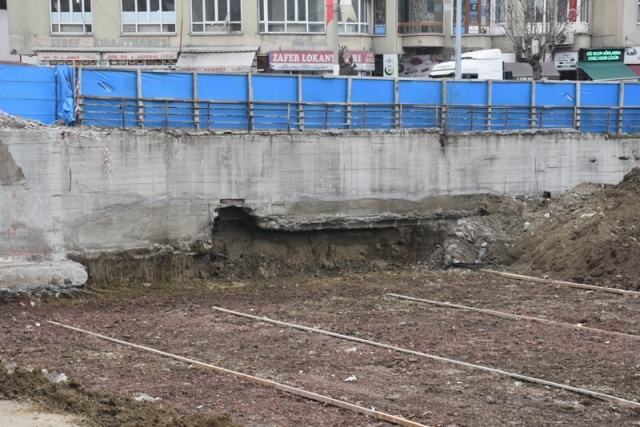 14.02.2019 Boyabat Meydan Projesi inşaatı esnasında yaya geçidinin olduğu bölgede göçme meydana geldi.