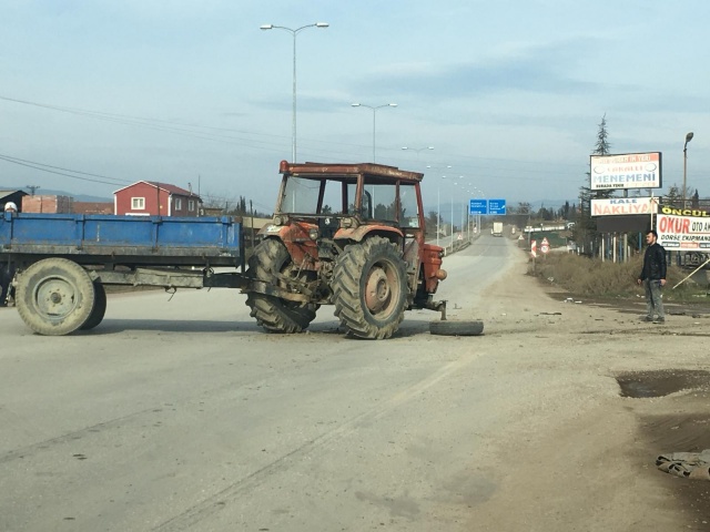 Boyabat'ta Traktör İle Otomobil Çarpıştı
