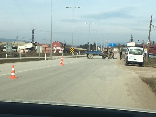 Boyabat'ta Traktör İle Otomobil Çarpıştı