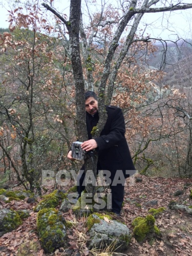 Okul toplantı salonunda düzenlenen proje tanıtım toplantısında basınla paylaşılan görüntülerde, fotokapanlara yaban kedisi, alakarga, vaşak, porsuk, kızıl geyik, tilki, kurt, karaca, tepeli baştankara, yaban domuzu ve tavşanın görüntülerinin yansıdığı görüldü.