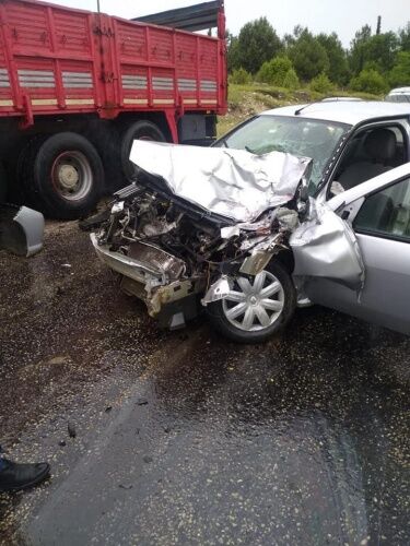 Çarpışmanın etkisi ile savrulan araçta bulunan 1 kişi olay yerine gelen 112 Acil Servis ekipleri tarafından Boyabat 75.Yıl Devlet Hastanesine kaldırıldı.

-Haber merkezi