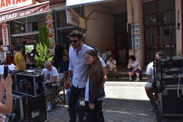 Boyabat'ta çekimlerine başlanan Romantik komedi türündeki film, komedi ve drama dünyasının ünlü oyuncularını bir araya getiriyor.