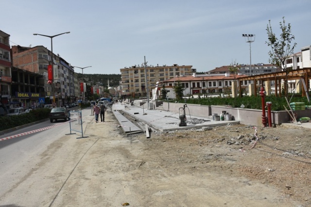 Boyabat'ta kaldırımlar yenileniyor