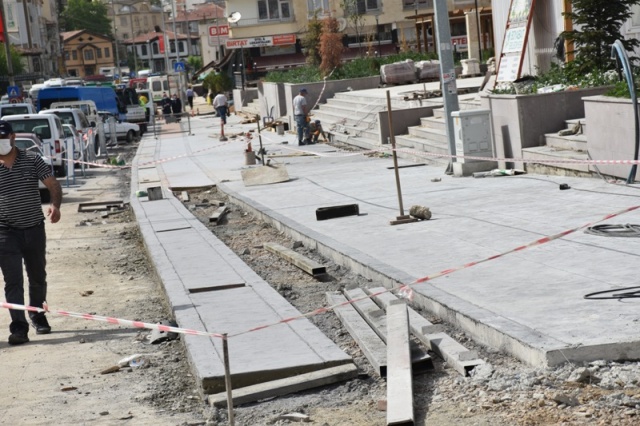Boyabat'ta kaldırımlar yenileniyor