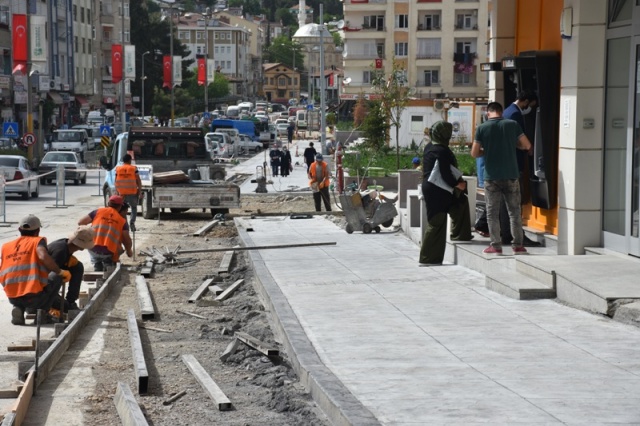 Boyabat'ta kaldırımlar yenileniyor