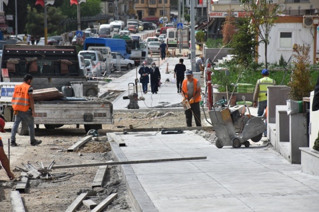 Boyabat'ta kaldırımlar yenileniyor