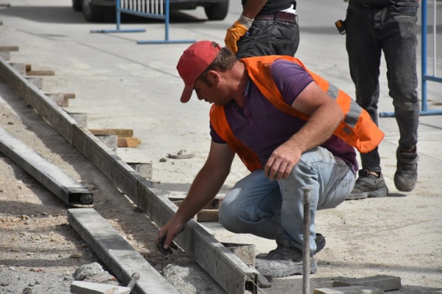 Boyabat'ta kaldırımlar yenileniyor