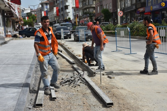 Boyabat'ta kaldırımlar yenileniyor