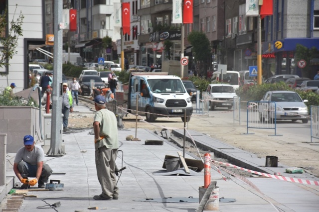 Boyabat'ta kaldırımlar yenileniyor
