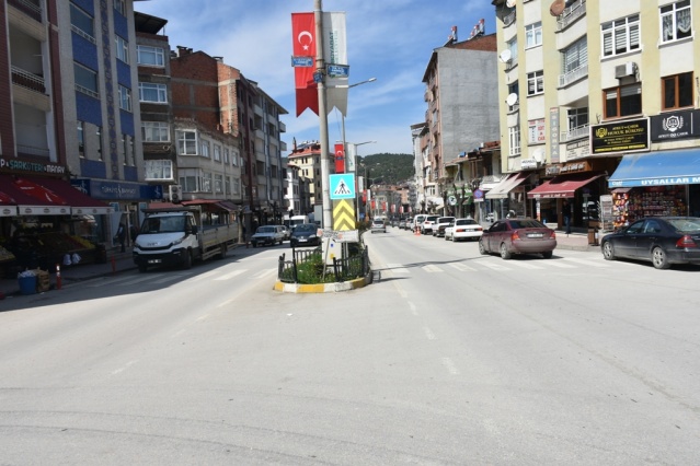 Boyabat'ta sokaklar bomboş kaldı