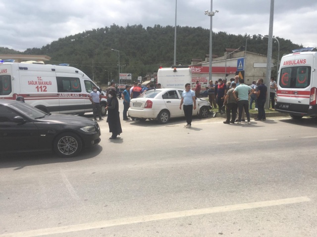 Boyabat Sanayi Kavşağında Trafik Kazası !
