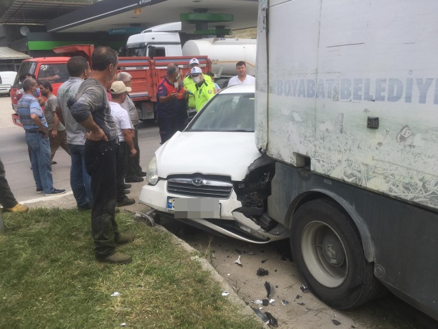 Boyabat Sanayi Kavşağında Trafik Kazası !