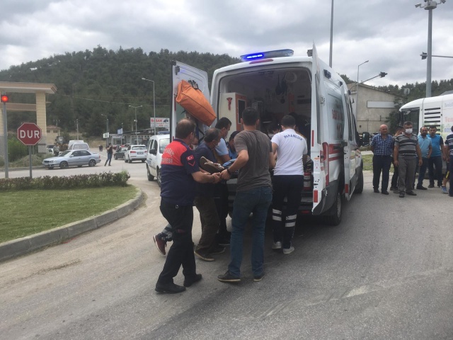 Boyabat Sanayi Kavşağında Trafik Kazası !