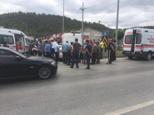 Boyabat Sanayi Kavşağında Trafik Kazası !