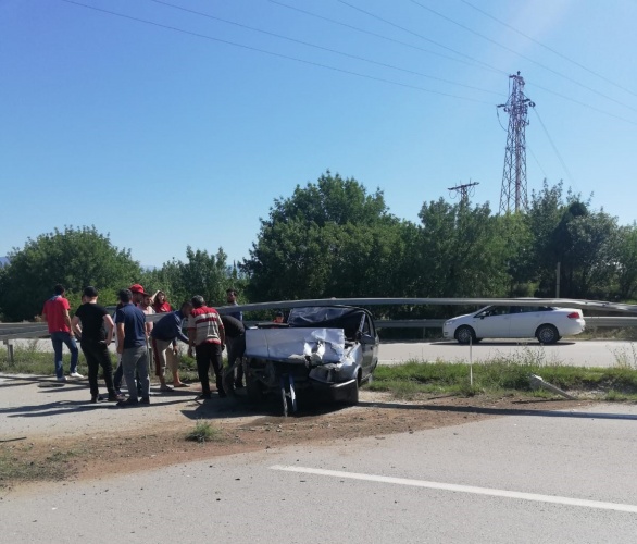 Kazada yaralanan M.B 112 acil servis ekipleri tarafından Boyabat 75.Yıl Devlet Hastanesi&#039;ne kaldırıldı.