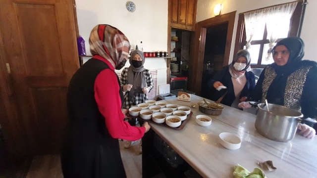 Geçtiğimiz günlerde &#039;Coğrafi İşaret Tescil Belgesi&#039; alan ve geçmişi 10 bin yıl öncesine dayanan Kastamonu’nun yöresel lezzetleri ekşili pilav ve akdene çorbasının hem Türkiye’ye hem de dünyaya tanıtılması için çalışmaların başlatıldığı kaydedildi.
