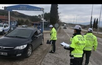 Boyabat'ta ateş ölçer ile girişler kontrol ediliyor