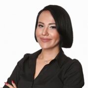 Melek Özer