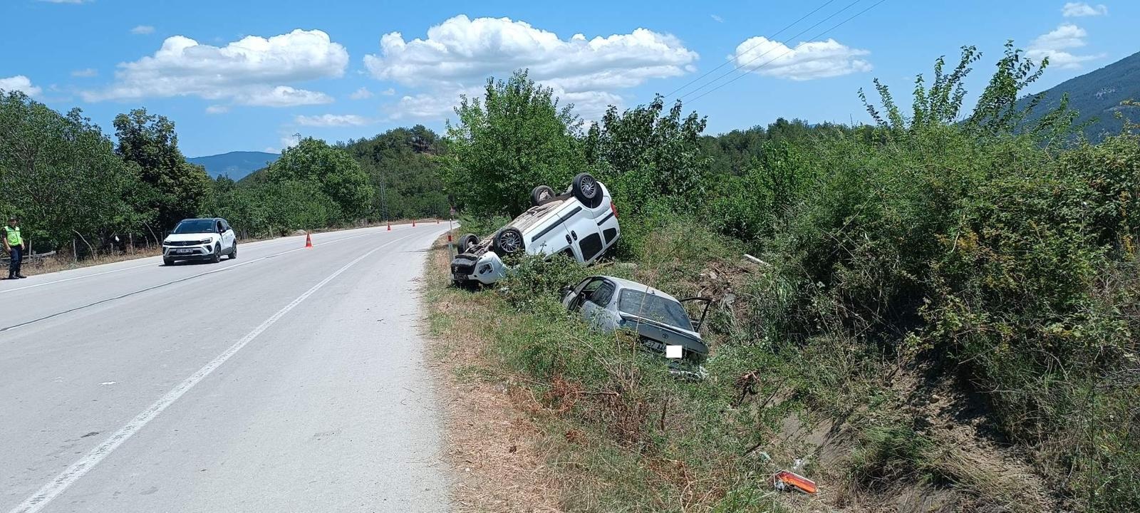 Duragan Kaza Boyabat Yolu 3 Kisi Yaralandi