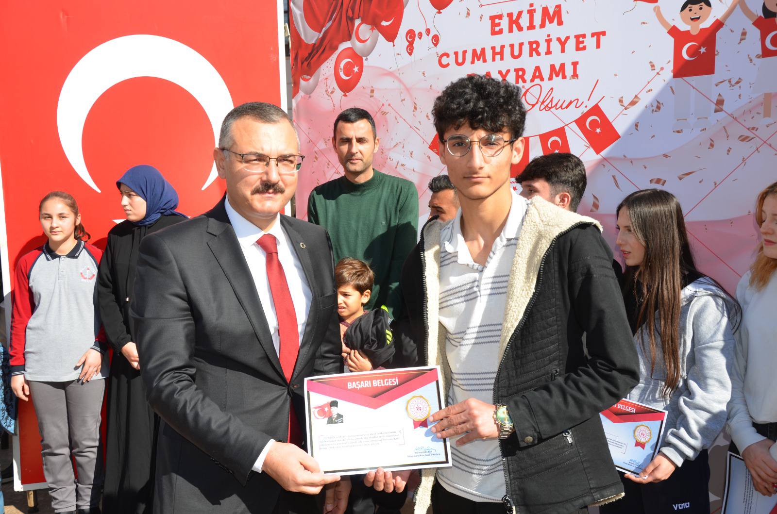 573554153 1578444356487864 2793169768509300830 N