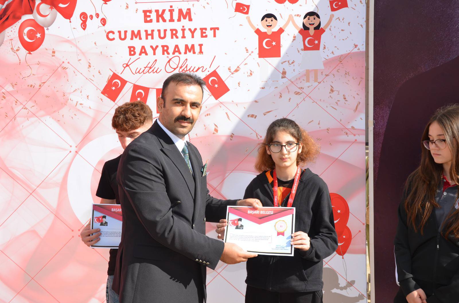 574411658 1578445613154405 2566078181026577343 N