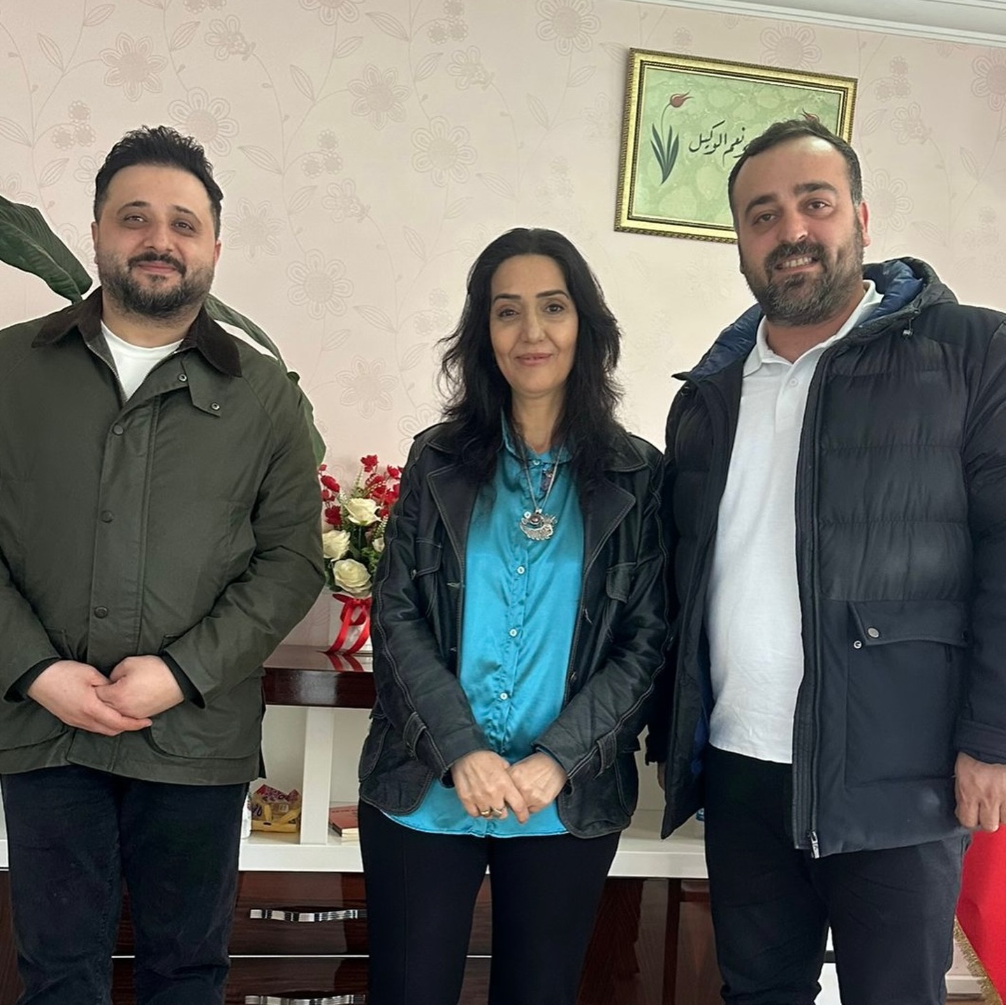 584388638 18081012848126832 3543015444648558363 N