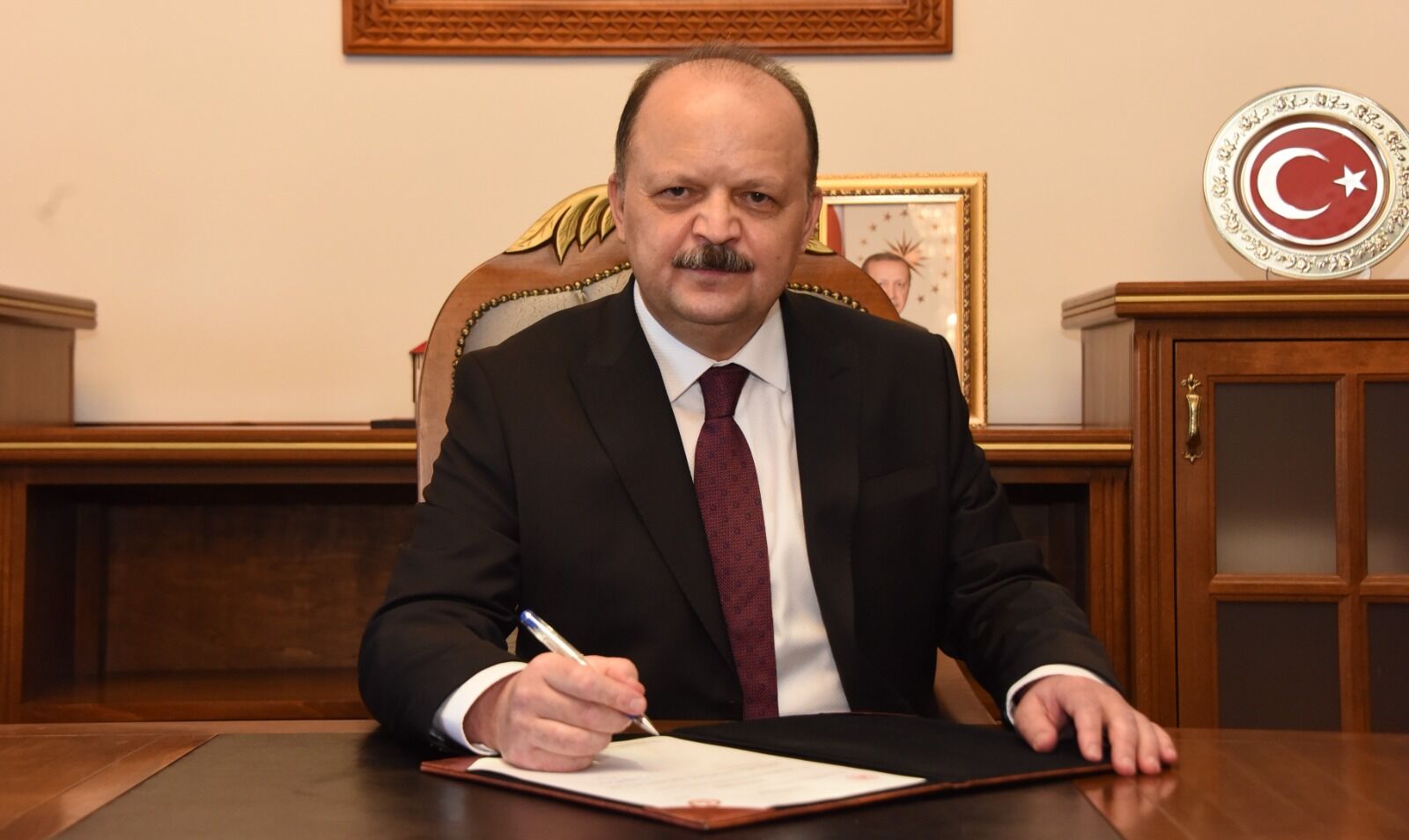 Boyabatlı Vali Meftun Dallı’nın acı günü annesi vefat etti