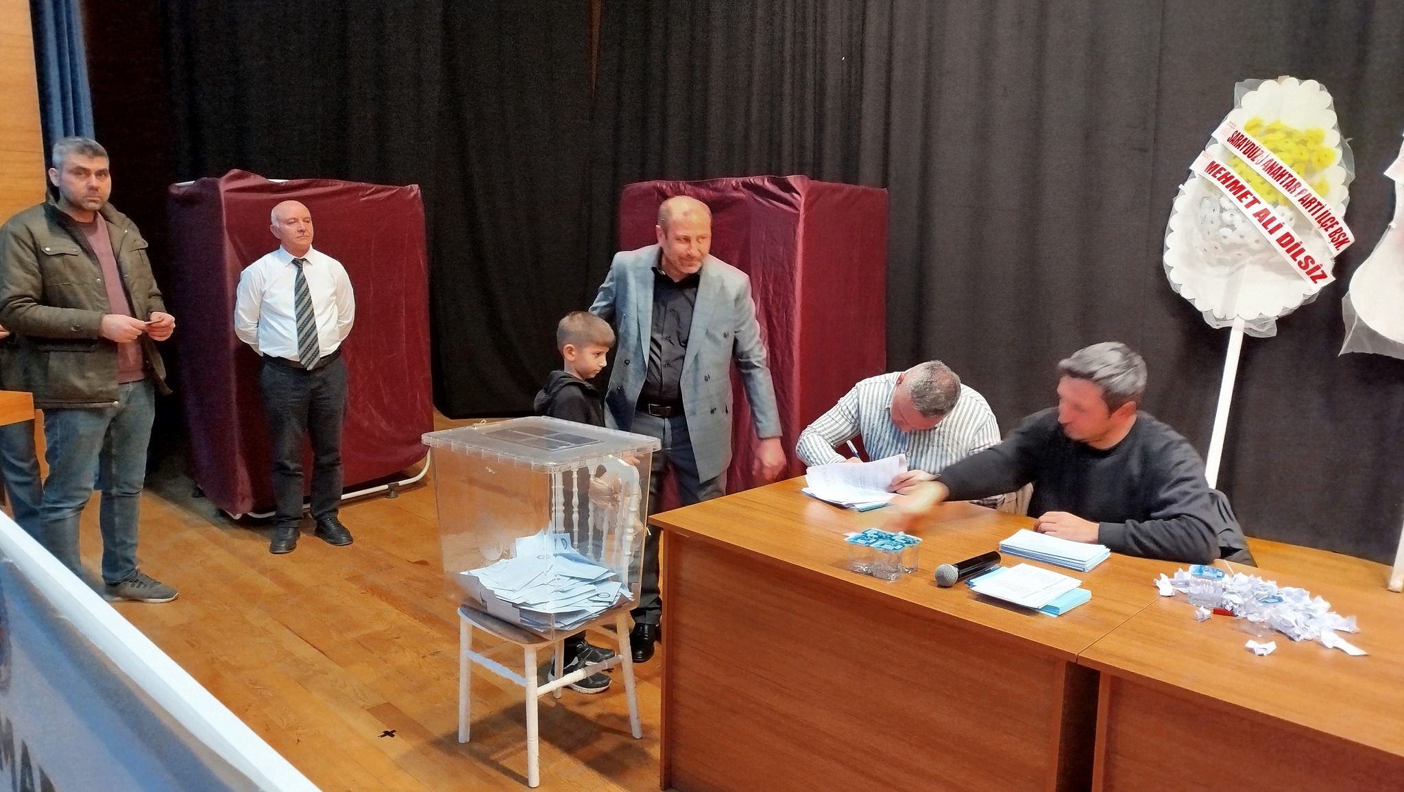 633266599 25755771440745499 2409499188022273511 N