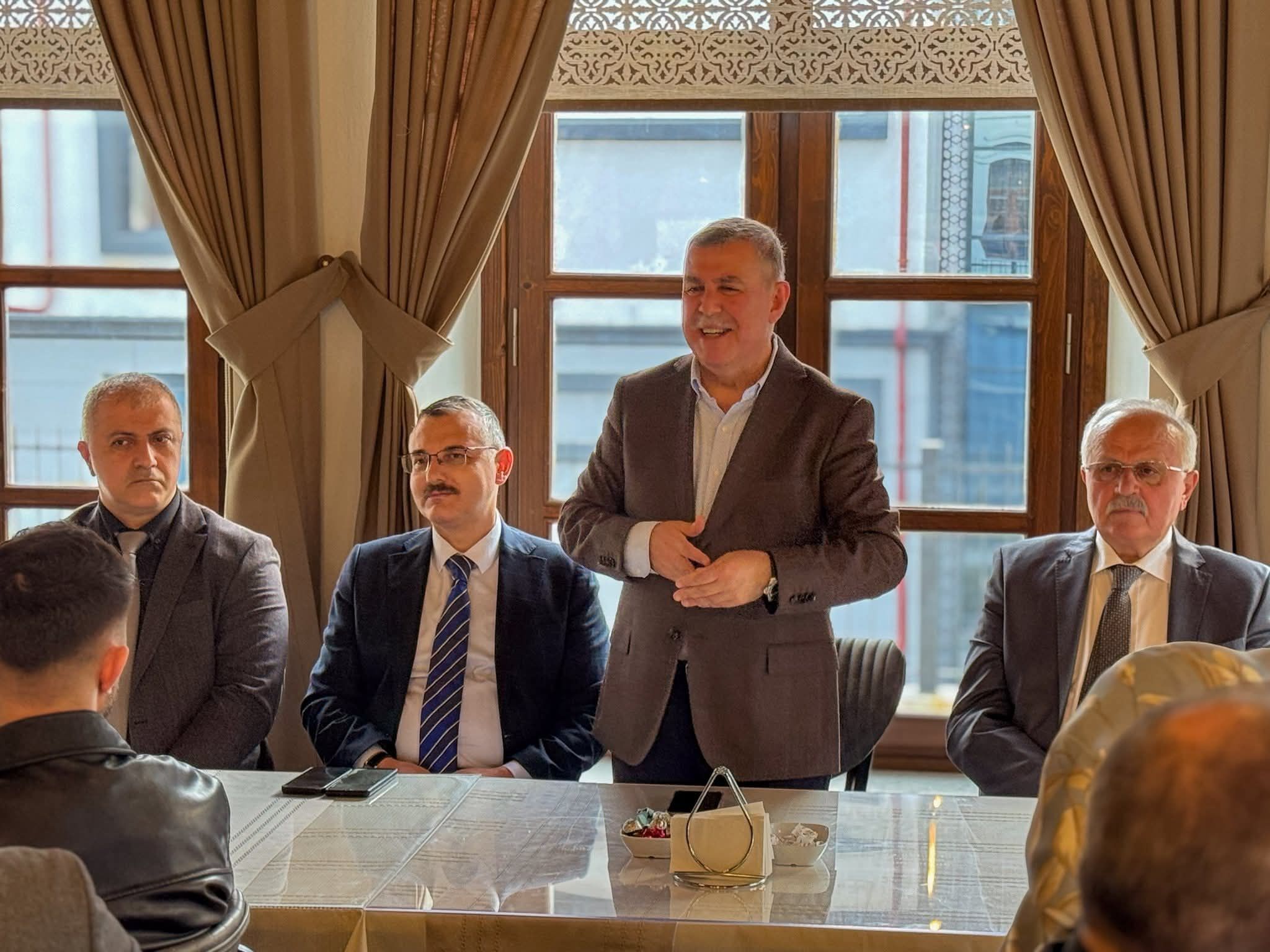 H E Cp S3Fa Y A A4Vj P