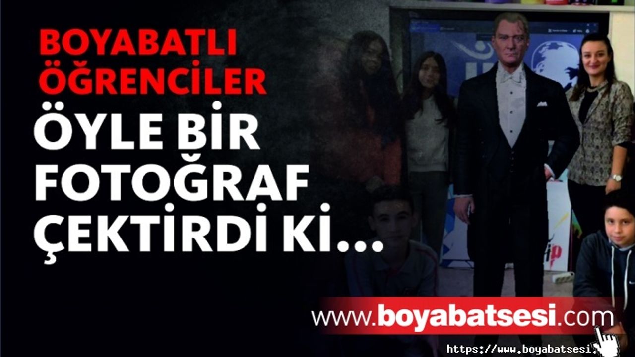 Boyabatlı Öğrenciler Mustafa Kemal Atatürk'ün Üç Boyutlu Görüntüsü İle Fotoğraf Çektirdi