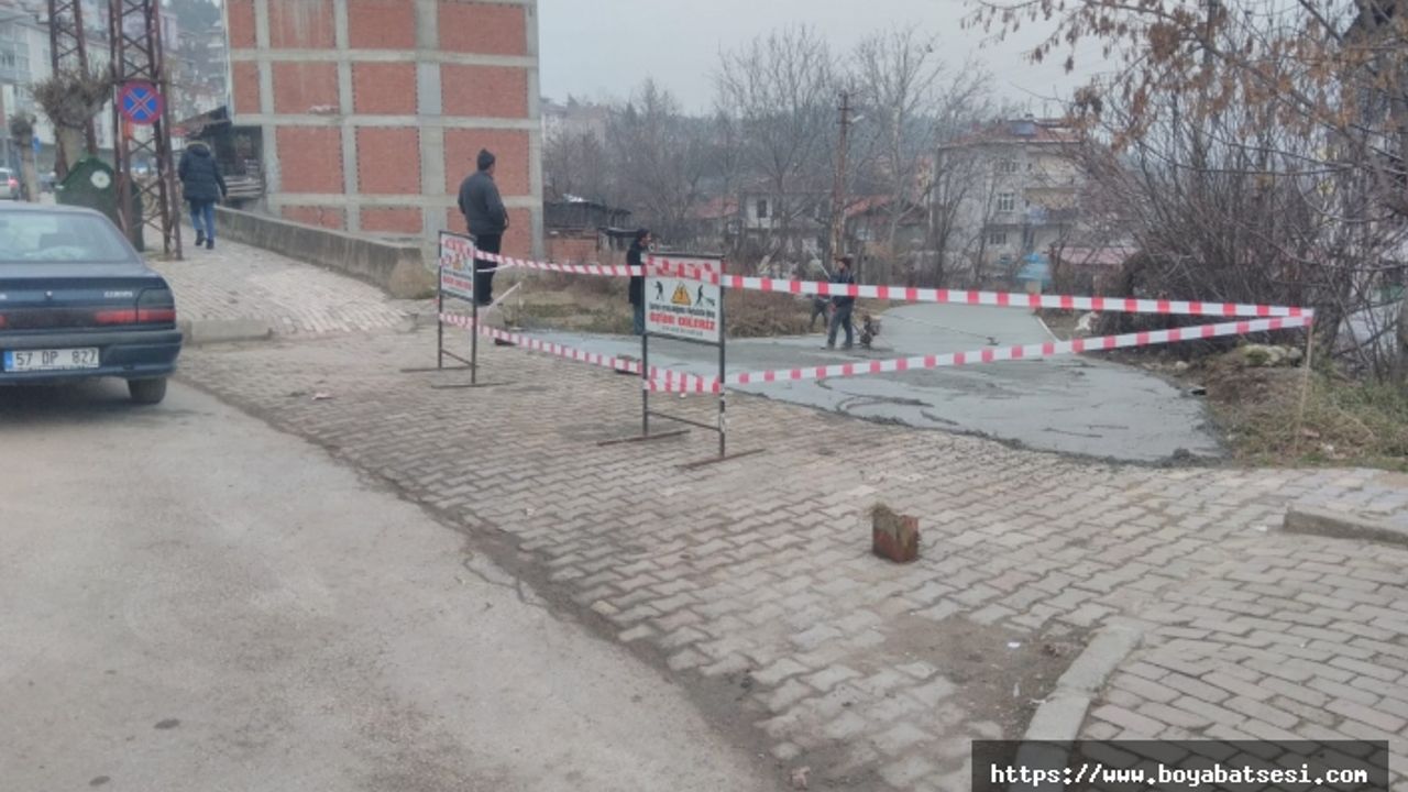 Boyabat'ta Beton Yol Çalışmaları Sürüyor