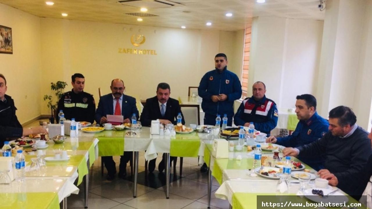 Boyabat Jandarması ve Emniyetinden Servis Şoförlerine Eğitim Semineri 