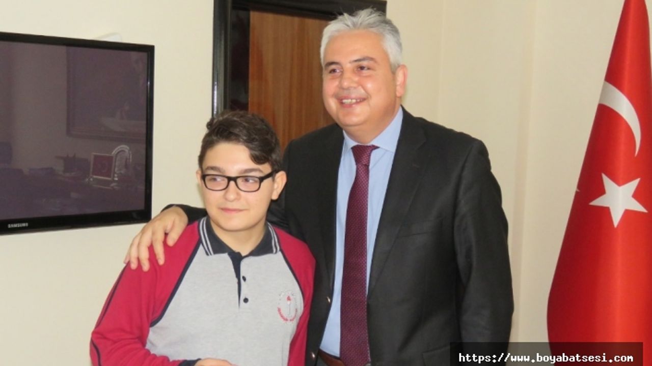 Boyabatlı Örnek Öğrenci, Kaymakam Aksoy Tarafından Ödüllendirildi.