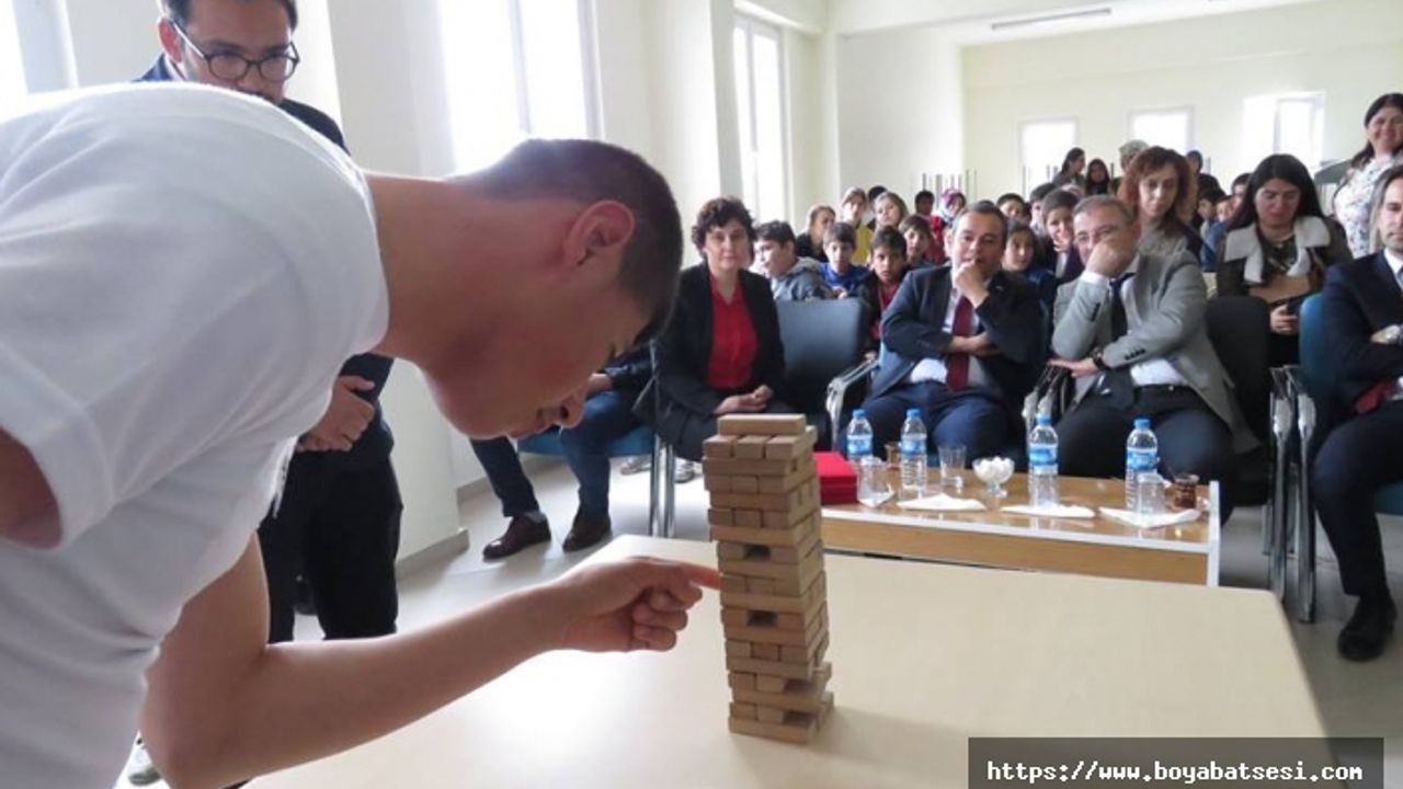 Özel Öğrenciler Jenga Takım Yarışması Düzenledi.