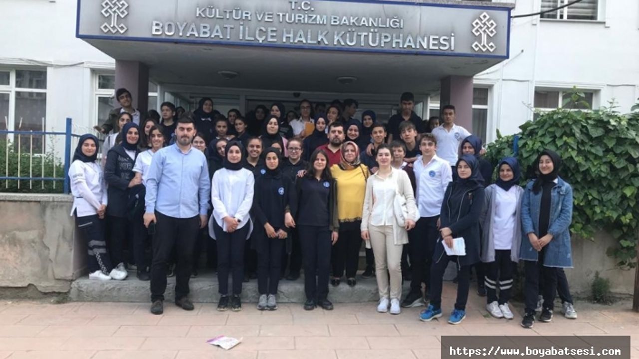 İbn-i Sina Mesleki ve Teknik Anadolu Lisesi Öğretmen ve Öğrencileri İlçe Kütüphanesini Ziyaret etti.