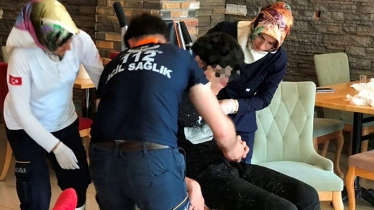 17 Yaşındaki Genç Oturduğu Yerde Baygınlık Geçirdi