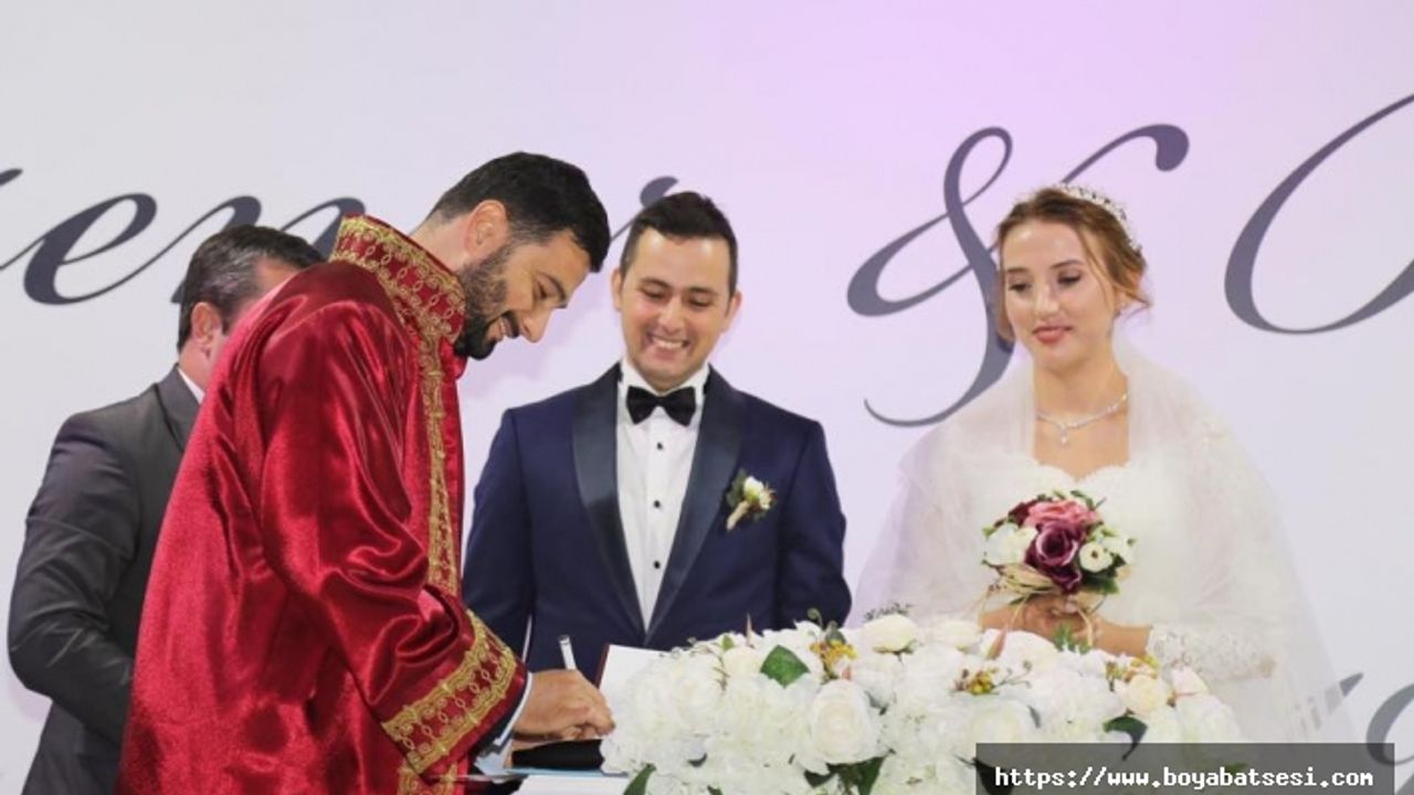 Mehmet Ersoy'un Mutlu Günü Ayşenur ve Burhan Çifti Dünyaevine Girdiler