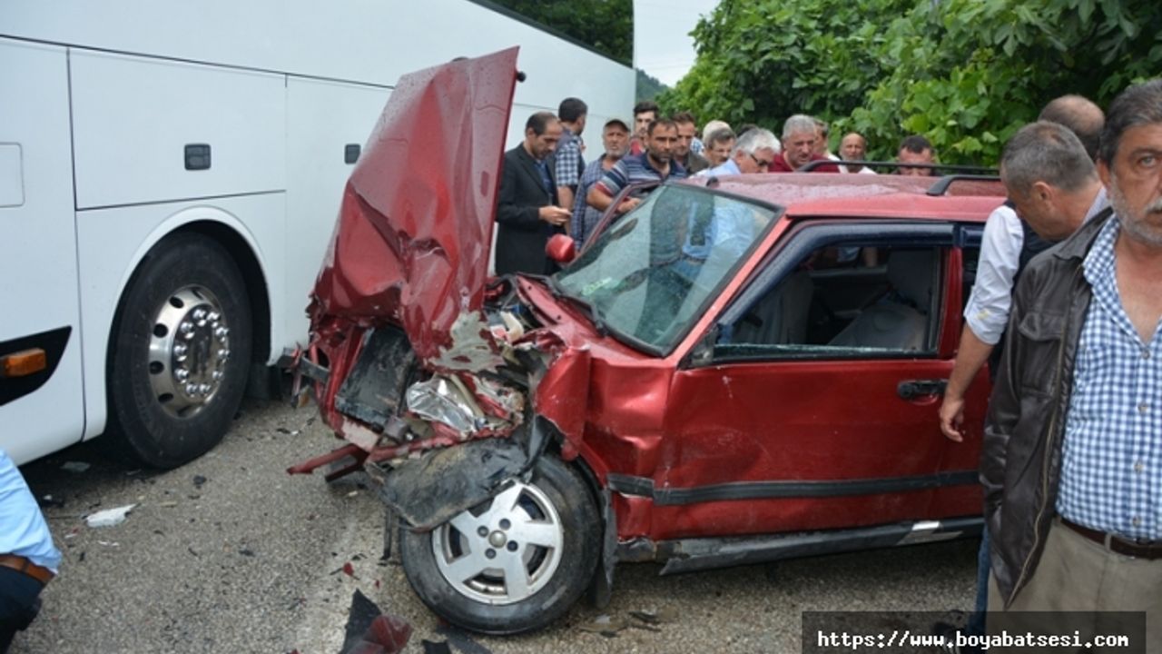 Otobüs ile Otomobil Çarpıştı 3 Yaralı