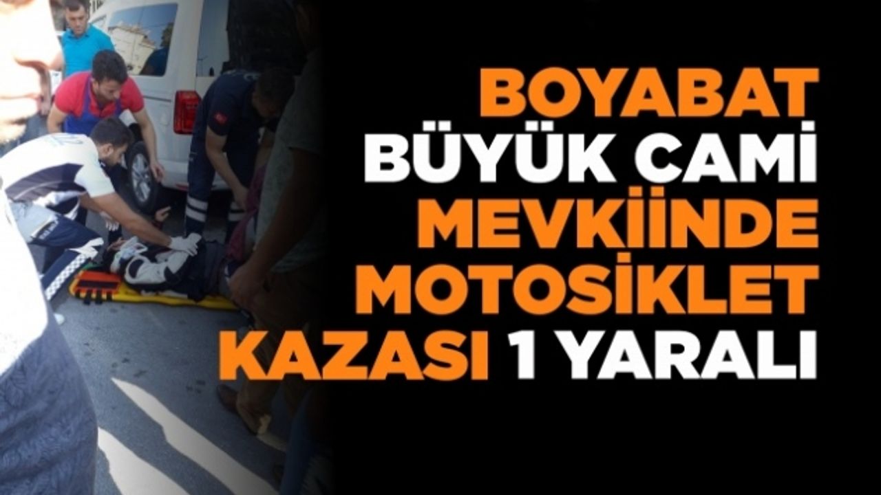 Boyabat'ta Motosiklet 2 Araca Çarptı,1 Yaralı