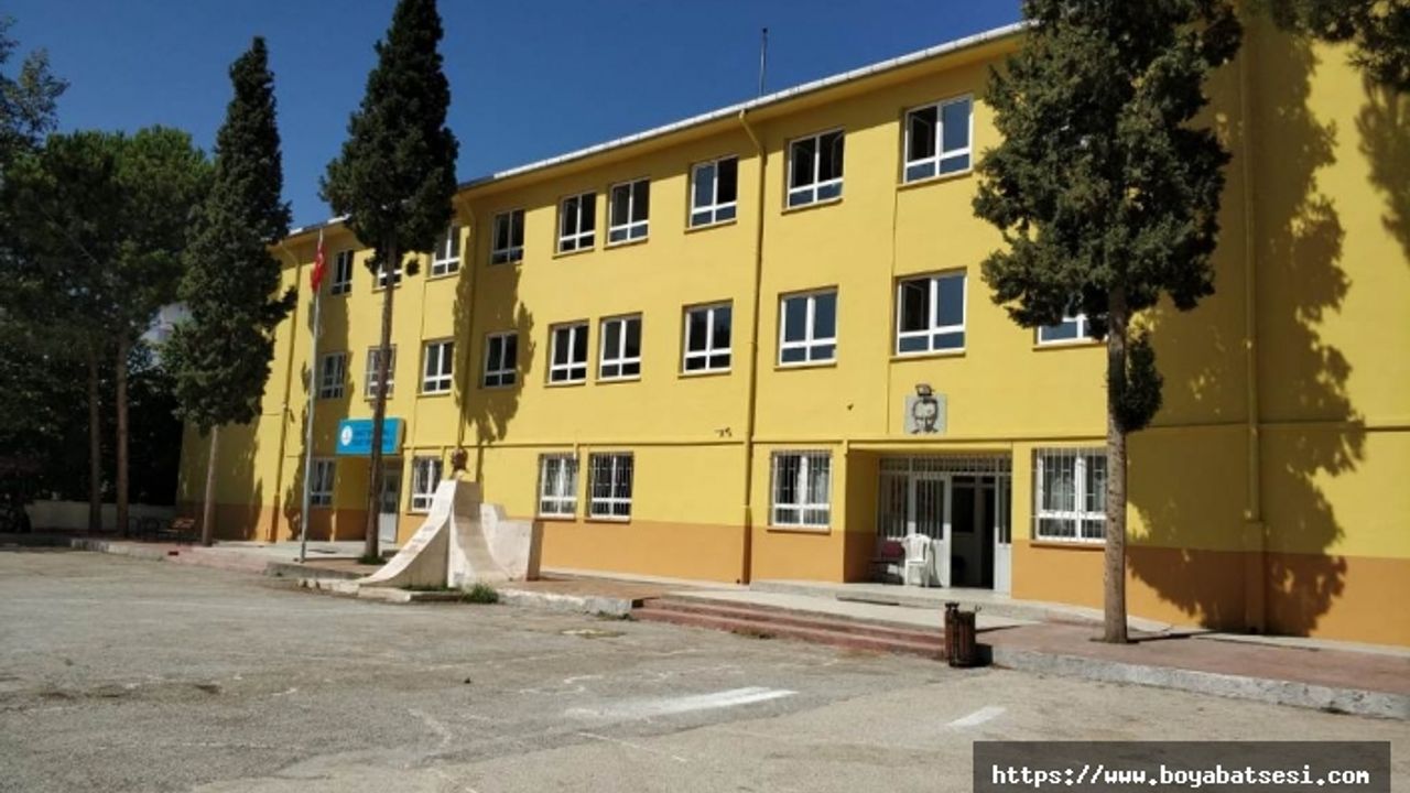 Boyabat'ta Yükümlüler Boyacılık Kursu Kapsamında Okul Boyadılar