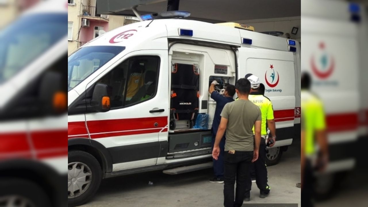 Sinop' Boyabat Karayolunda otomobil ile traktör çarpıştı: 4 yaralı