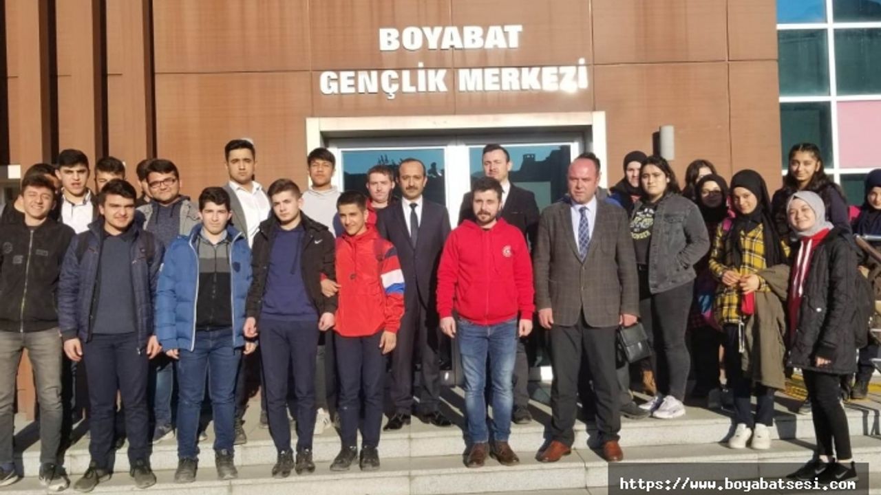 Bilgi Yarışmasında 1. olan Boyabat İHL, İl Finalinde