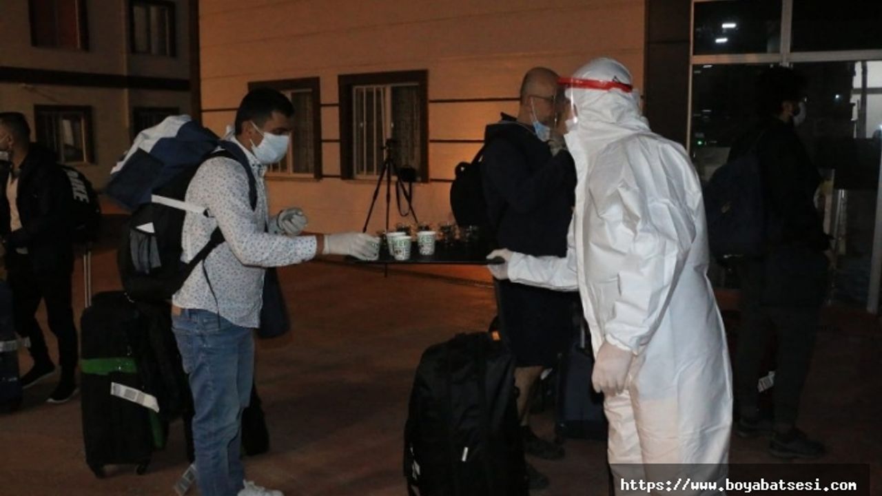 193 Kişi Birleşik Arap Emirliklerinden Sinop'a getirildi