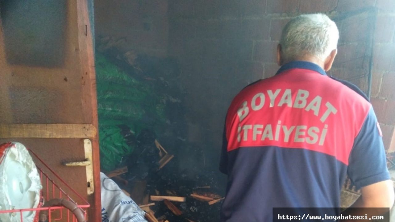 Boyabat'ta yangın ,odunluk alev aldı !
