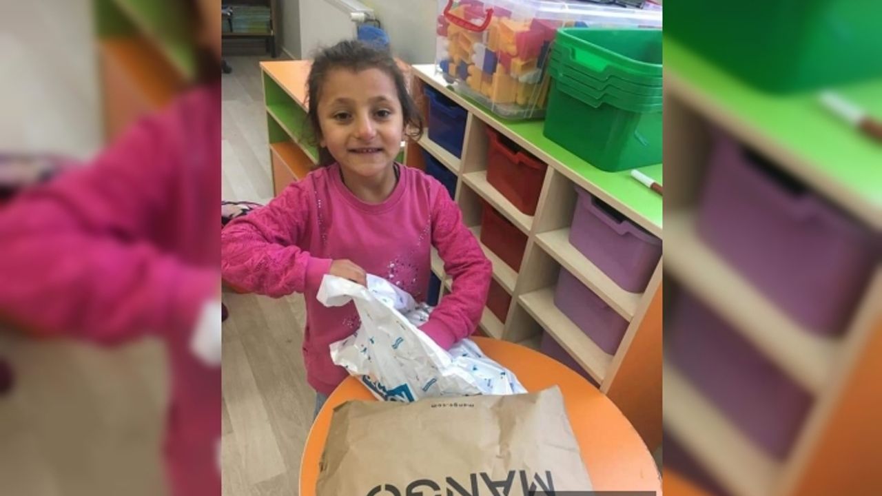 Otomobilin çarpmasıyla hayatını kaybeden minik Kübra Boyabat'ta toprağa verildi.