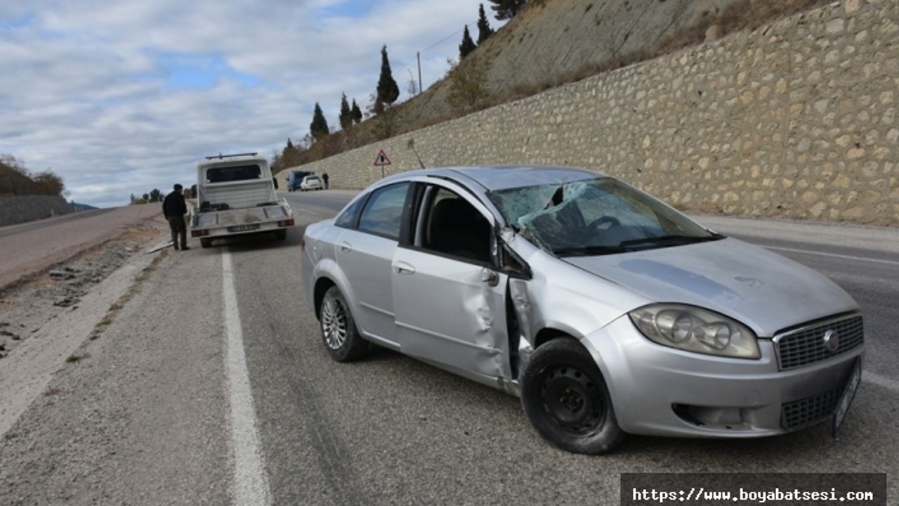 Ilıca Köyü mevkinde mıcıra kapılan otomobildeki 3 kişi yaralandı