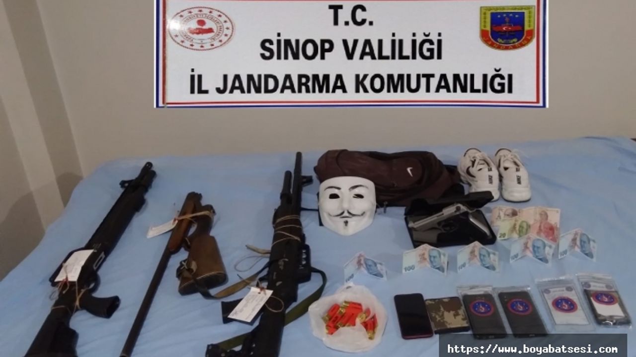 Benzinlik çalışanını gasp eden 2 kişi yakalandı !