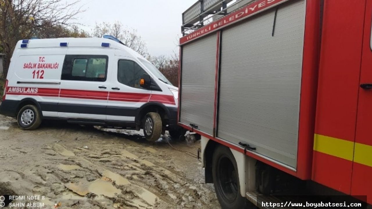 Hasta almaya giden ambulans yolda kaldı !